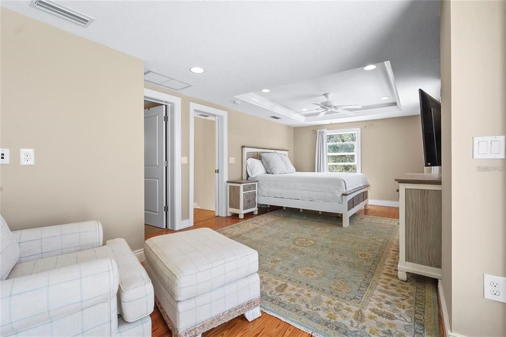 For Sale: $1,575,000 (3 beds, 3 baths, 2214 Square Feet)