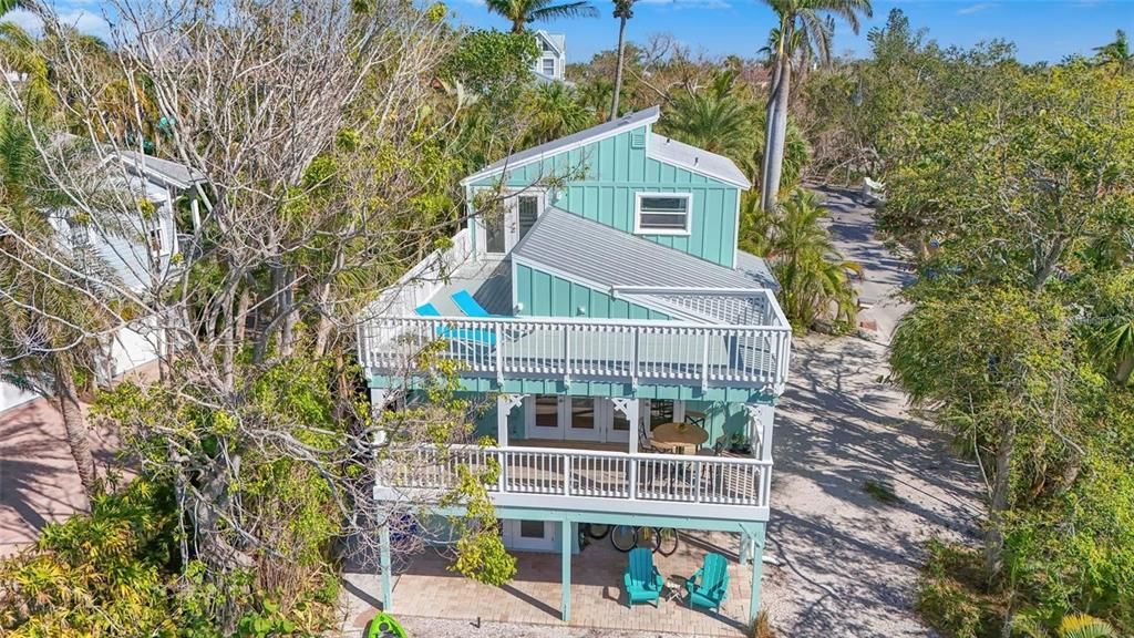 For Sale: $1,575,000 (3 beds, 3 baths, 2214 Square Feet)