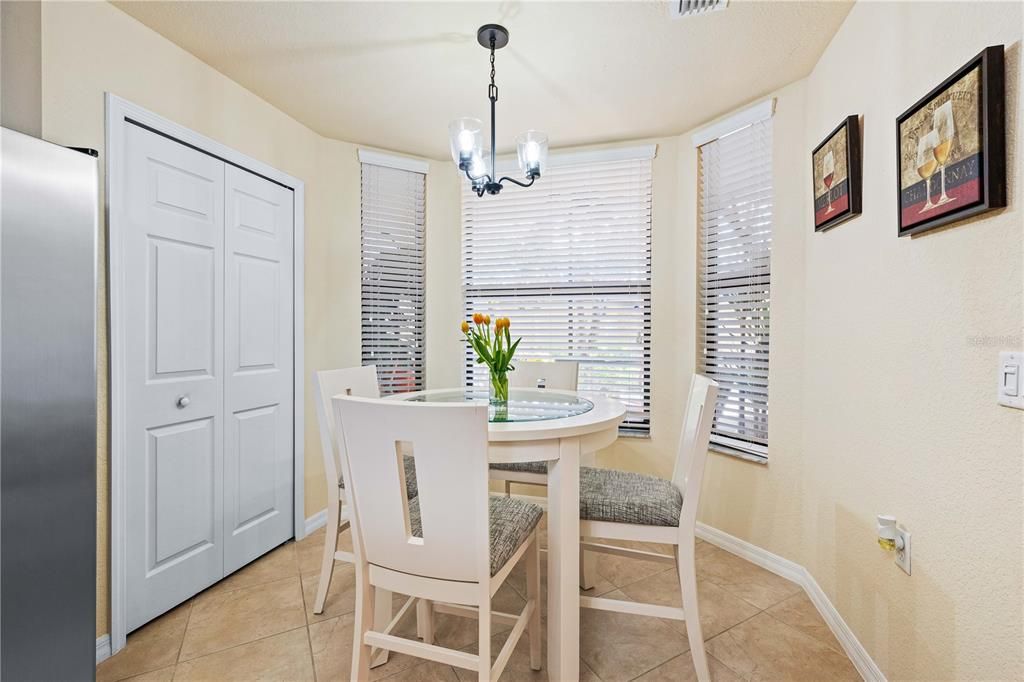 For Sale: $385,000 (2 beds, 2 baths, 1716 Square Feet)