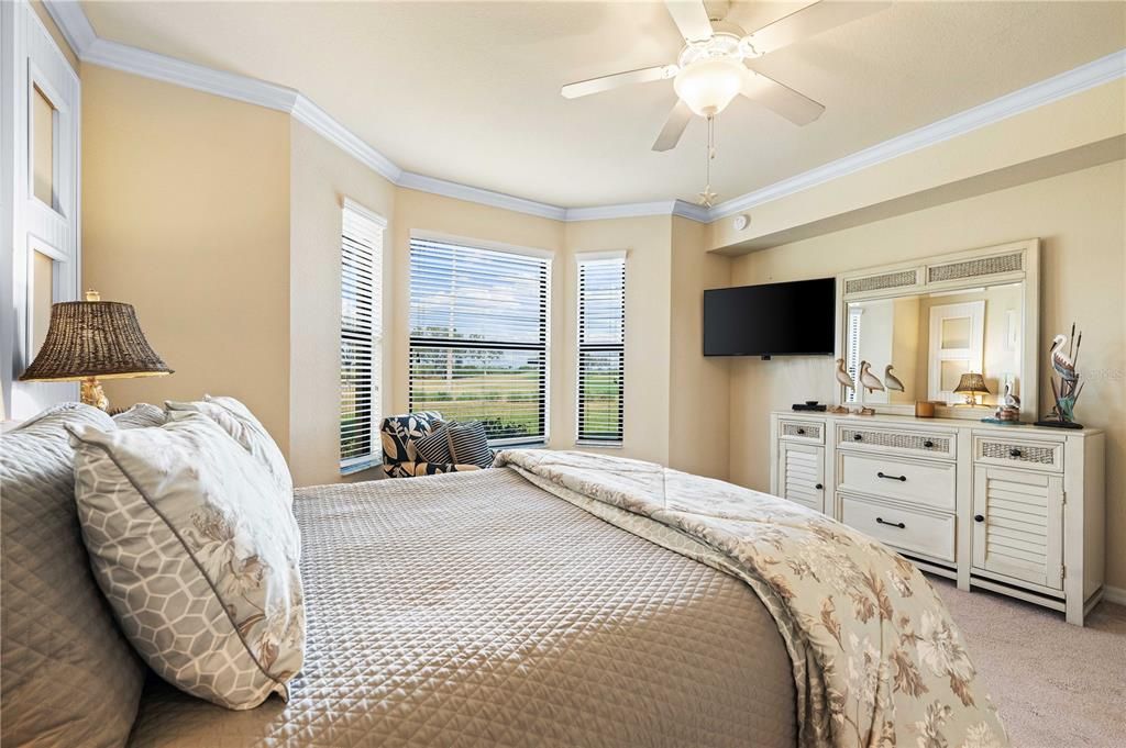 For Sale: $385,000 (2 beds, 2 baths, 1716 Square Feet)