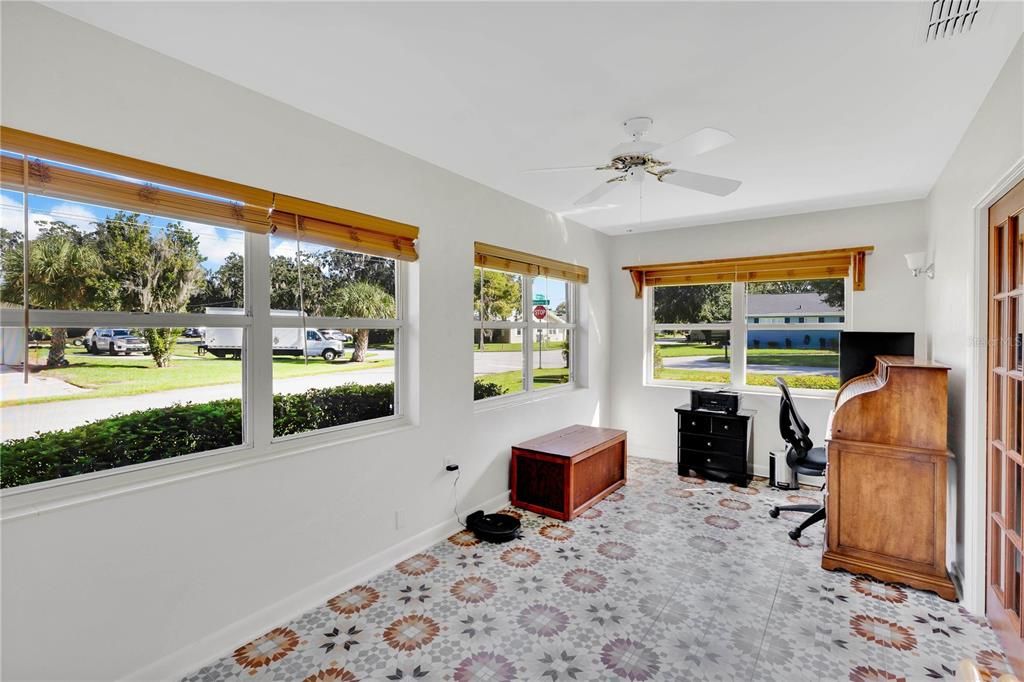 Active With Contract: $315,000 (2 beds, 1 baths, 1338 Square Feet)