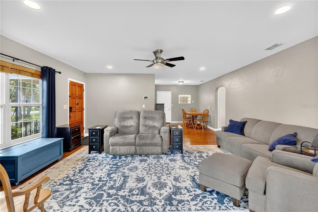 Active With Contract: $315,000 (2 beds, 1 baths, 1338 Square Feet)