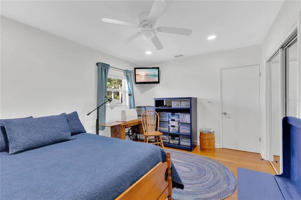 Active With Contract: $315,000 (2 beds, 1 baths, 1338 Square Feet)