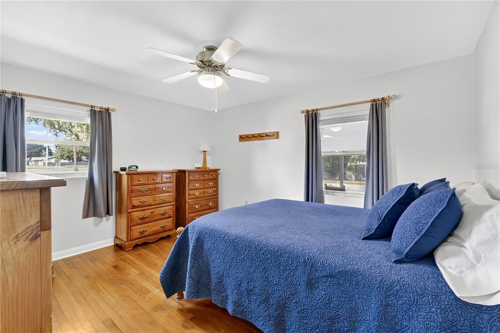 Active With Contract: $315,000 (2 beds, 1 baths, 1338 Square Feet)