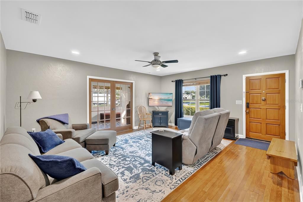 Active With Contract: $315,000 (2 beds, 1 baths, 1338 Square Feet)