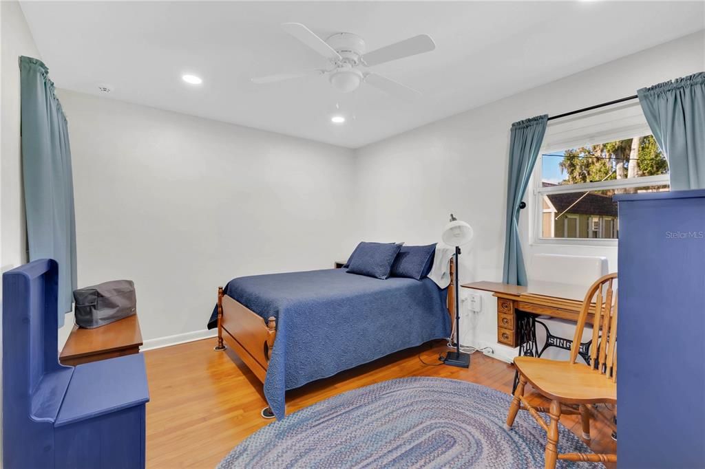 Active With Contract: $315,000 (2 beds, 1 baths, 1338 Square Feet)