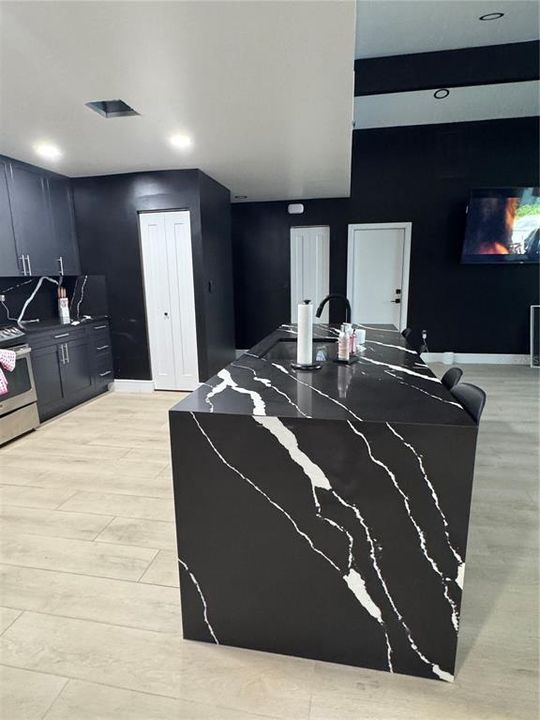 Active With Contract: $340,000 (3 beds, 2 baths, 1413 Square Feet)