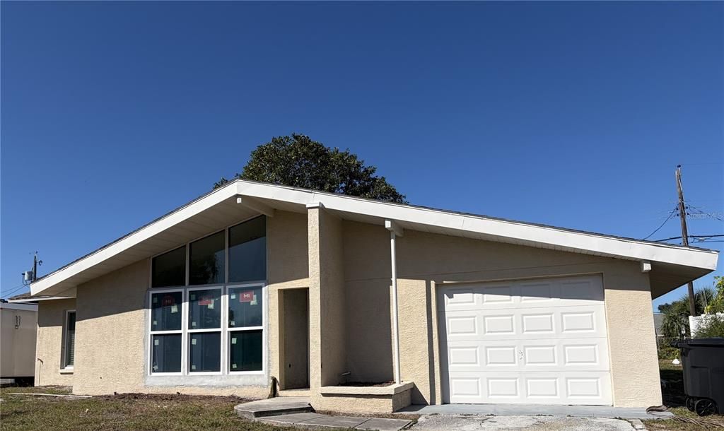 Active With Contract: $340,000 (3 beds, 2 baths, 1413 Square Feet)