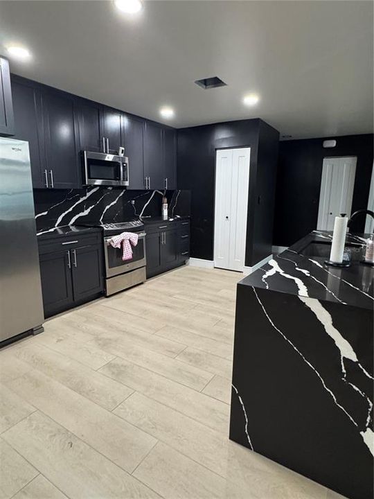 Active With Contract: $340,000 (3 beds, 2 baths, 1413 Square Feet)