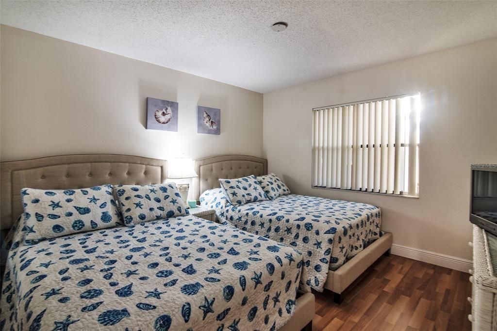 For Sale: $265,000 (2 beds, 2 baths, 1174 Square Feet)