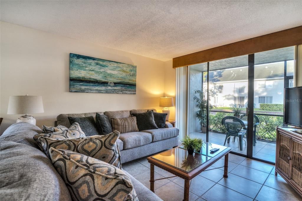 For Sale: $265,000 (2 beds, 2 baths, 1174 Square Feet)