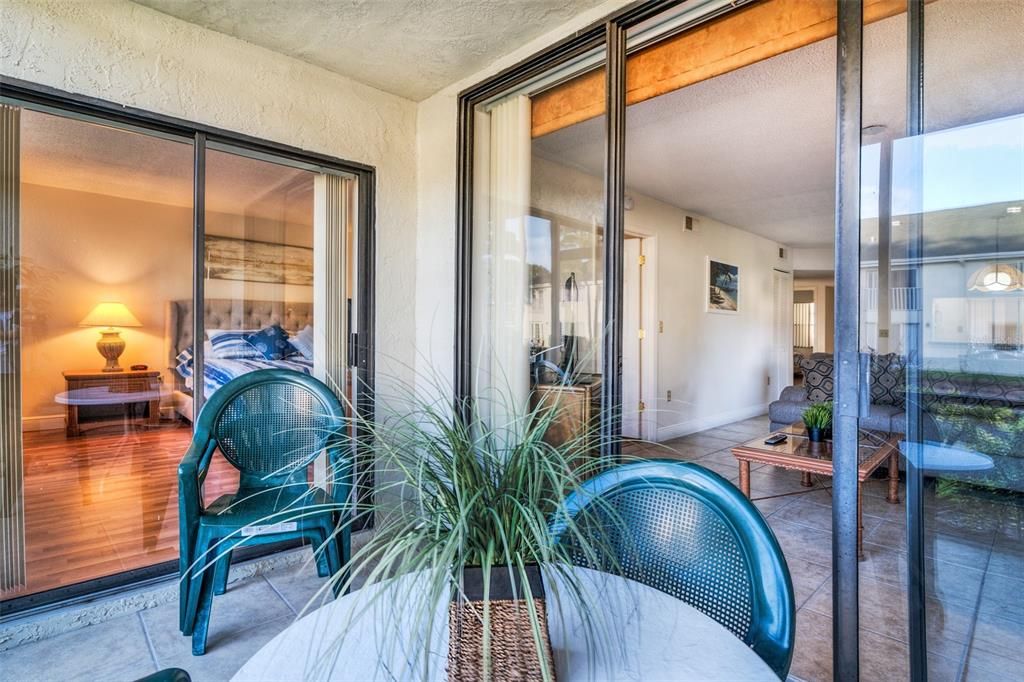 For Sale: $265,000 (2 beds, 2 baths, 1174 Square Feet)