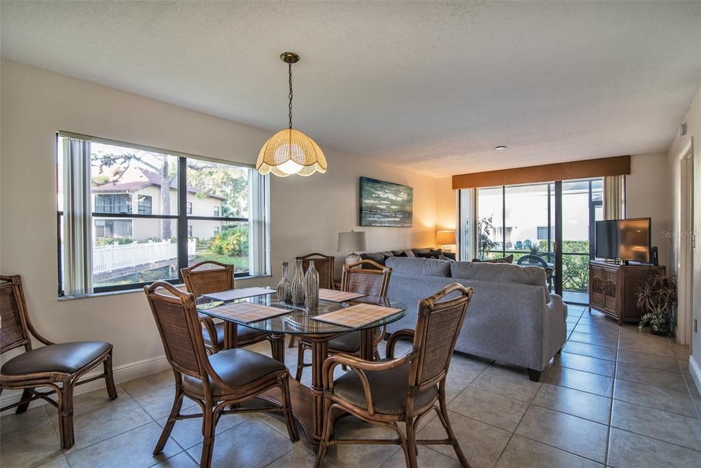 For Sale: $265,000 (2 beds, 2 baths, 1174 Square Feet)