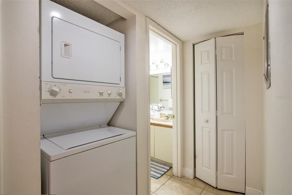 For Sale: $265,000 (2 beds, 2 baths, 1174 Square Feet)