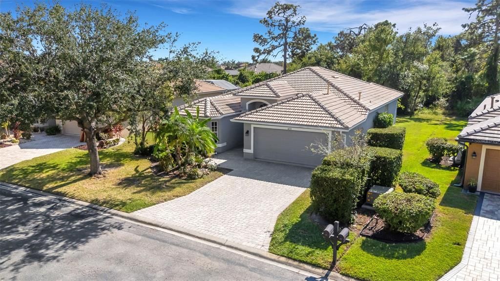 Recently Sold: $435,000 (3 beds, 2 baths, 1960 Square Feet)