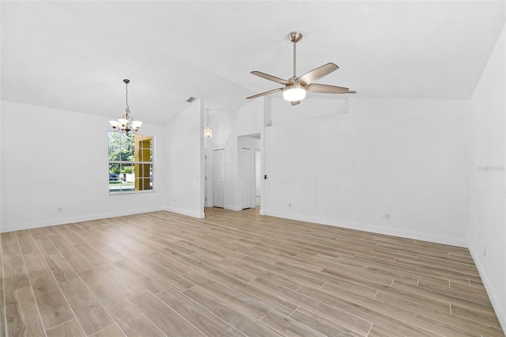 For Sale: $349,900 (3 beds, 2 baths, 1544 Square Feet)