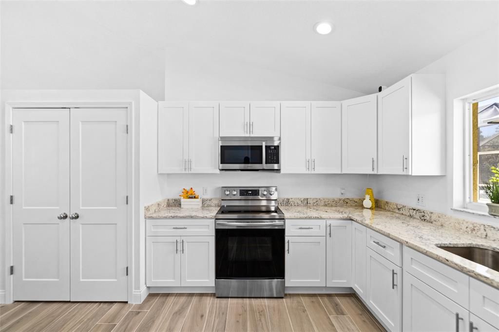 For Sale: $349,900 (3 beds, 2 baths, 1544 Square Feet)