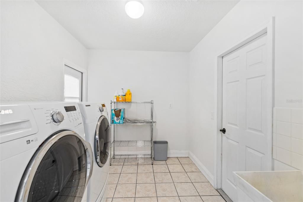For Sale: $349,900 (3 beds, 2 baths, 1544 Square Feet)