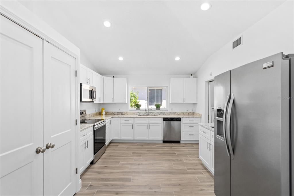 For Sale: $349,900 (3 beds, 2 baths, 1544 Square Feet)