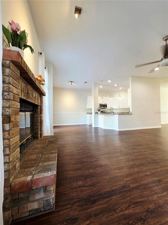 Active With Contract: $370,000 (4 beds, 2 baths, 2178 Square Feet)