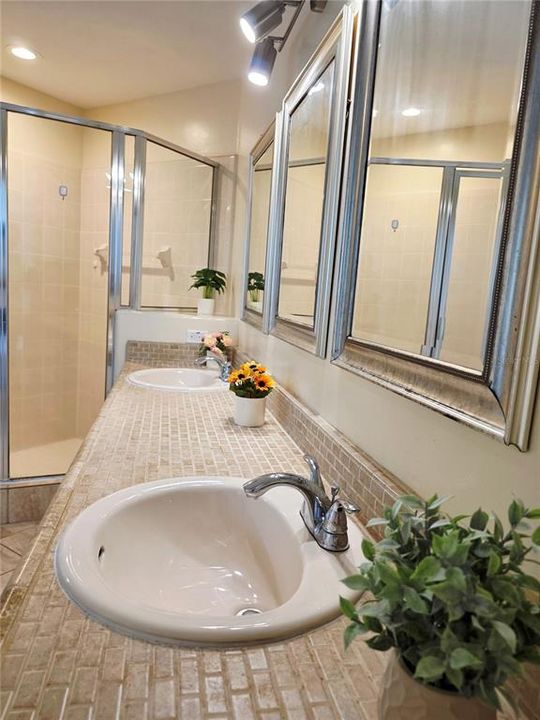 Active With Contract: $370,000 (4 beds, 2 baths, 2178 Square Feet)