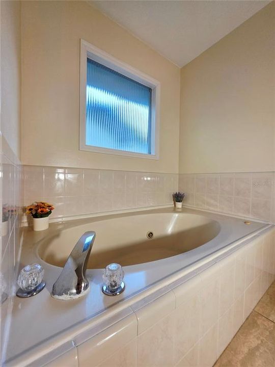 Active With Contract: $370,000 (4 beds, 2 baths, 2178 Square Feet)