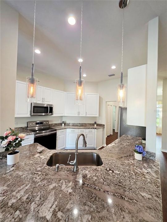 Active With Contract: $370,000 (4 beds, 2 baths, 2178 Square Feet)