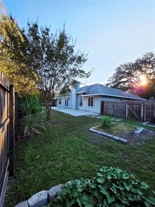 Active With Contract: $370,000 (4 beds, 2 baths, 2178 Square Feet)