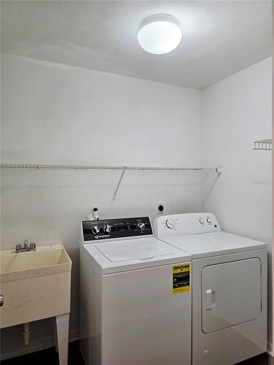 Active With Contract: $370,000 (4 beds, 2 baths, 2178 Square Feet)