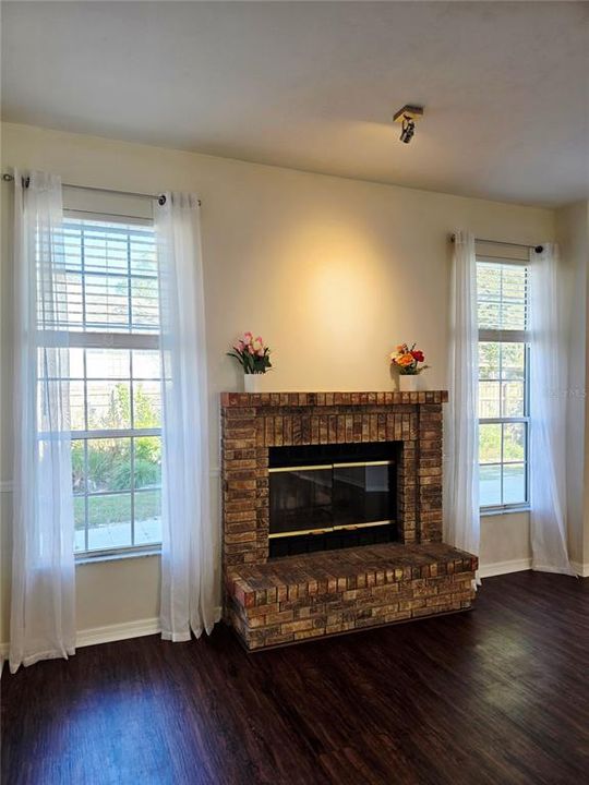 Active With Contract: $370,000 (4 beds, 2 baths, 2178 Square Feet)