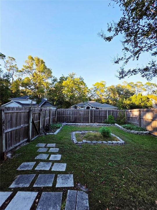 Active With Contract: $370,000 (4 beds, 2 baths, 2178 Square Feet)