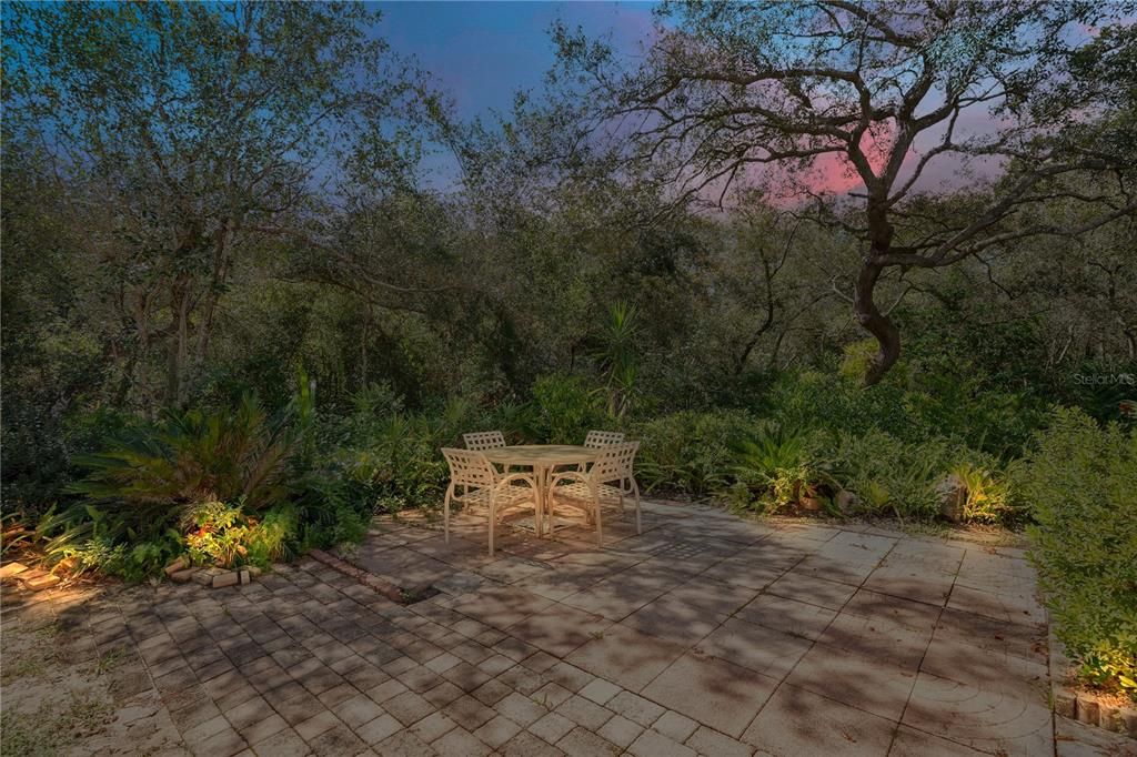 For Sale: $400,000 (3 beds, 2 baths, 1647 Square Feet)