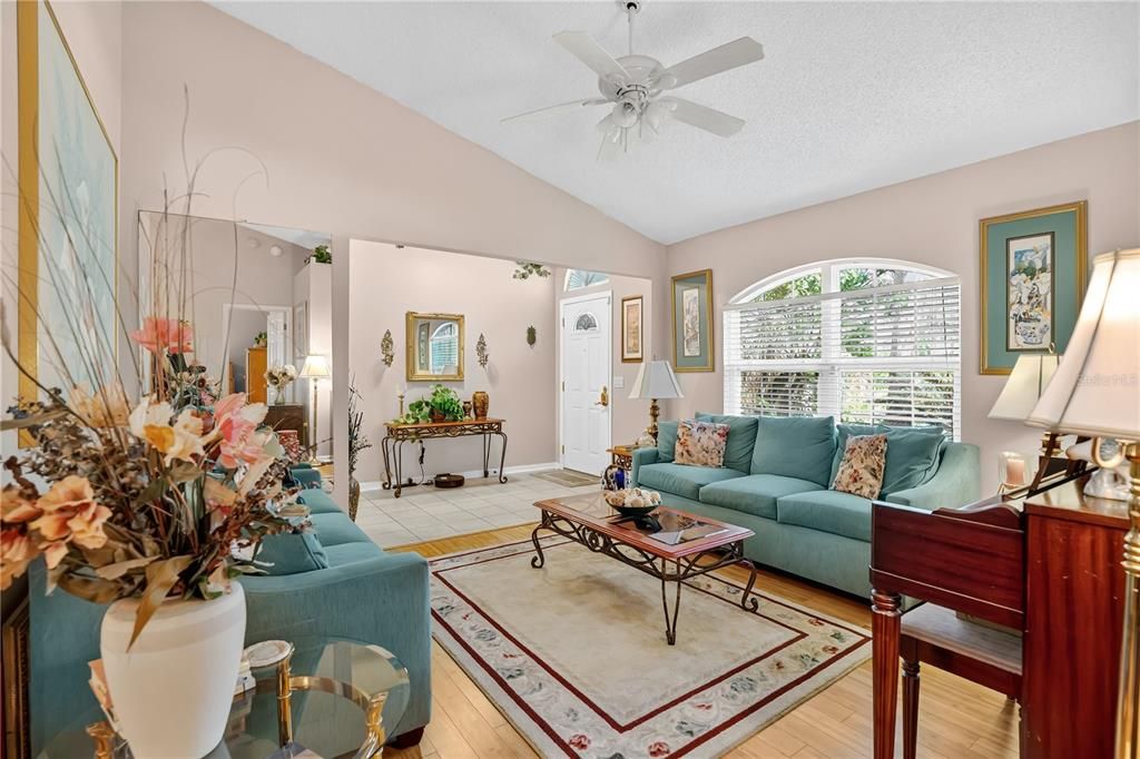 For Sale: $400,000 (3 beds, 2 baths, 1647 Square Feet)