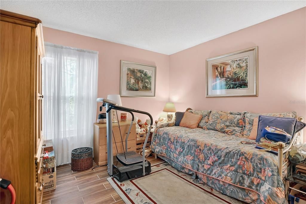 For Sale: $400,000 (3 beds, 2 baths, 1647 Square Feet)