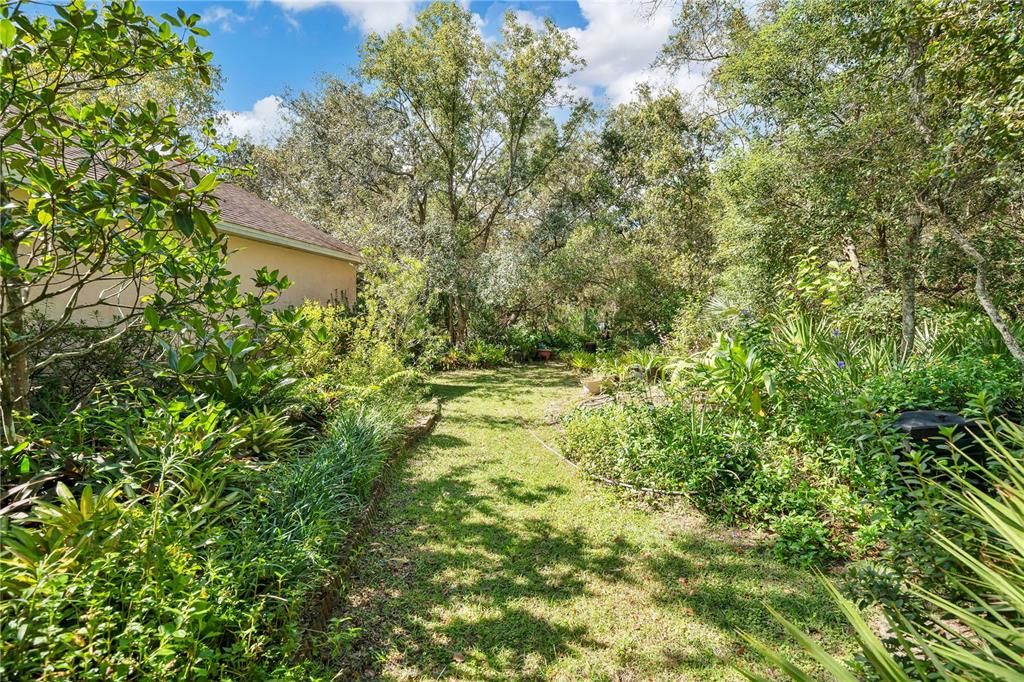 For Sale: $400,000 (3 beds, 2 baths, 1647 Square Feet)