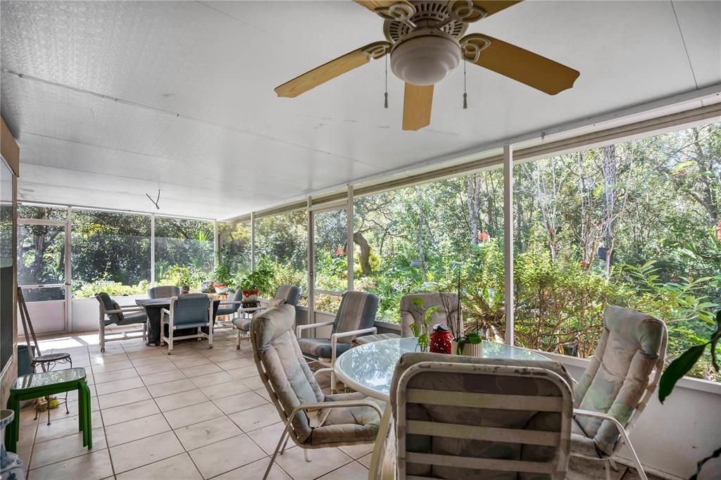 For Sale: $400,000 (3 beds, 2 baths, 1647 Square Feet)