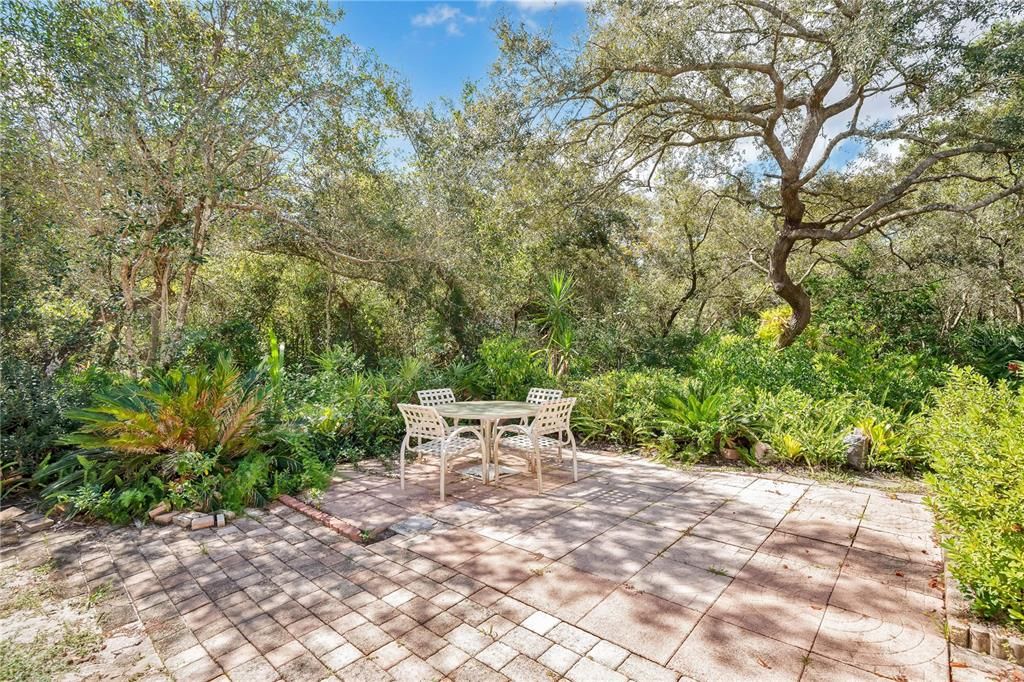 For Sale: $400,000 (3 beds, 2 baths, 1647 Square Feet)