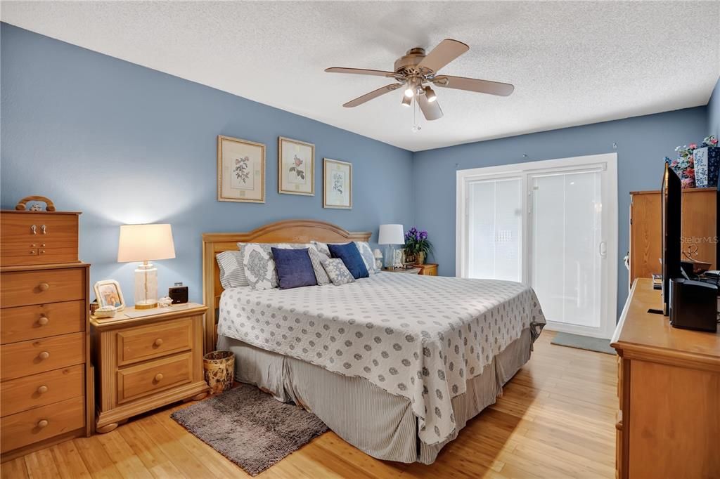 For Sale: $400,000 (3 beds, 2 baths, 1647 Square Feet)