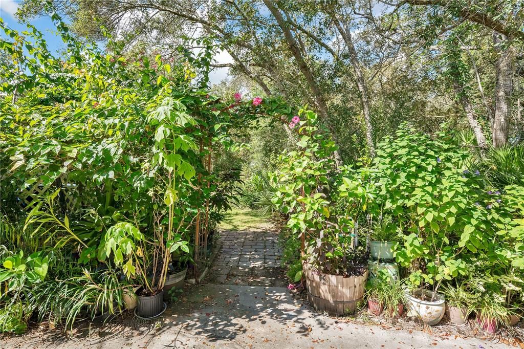 For Sale: $400,000 (3 beds, 2 baths, 1647 Square Feet)