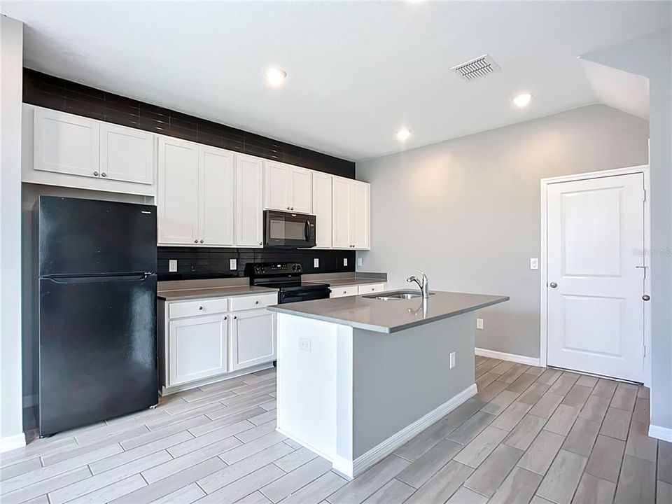 For Sale: $362,000 (3 beds, 2 baths, 1738 Square Feet)