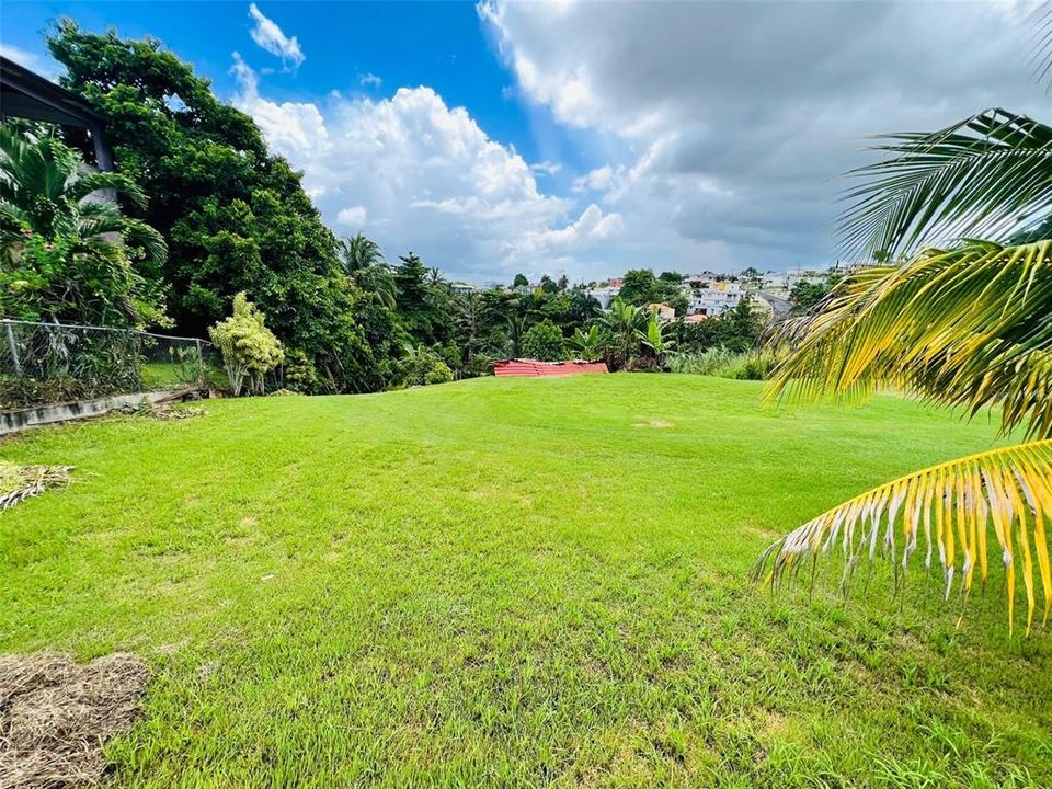 На продажу: $165,000 (0.55 acres)