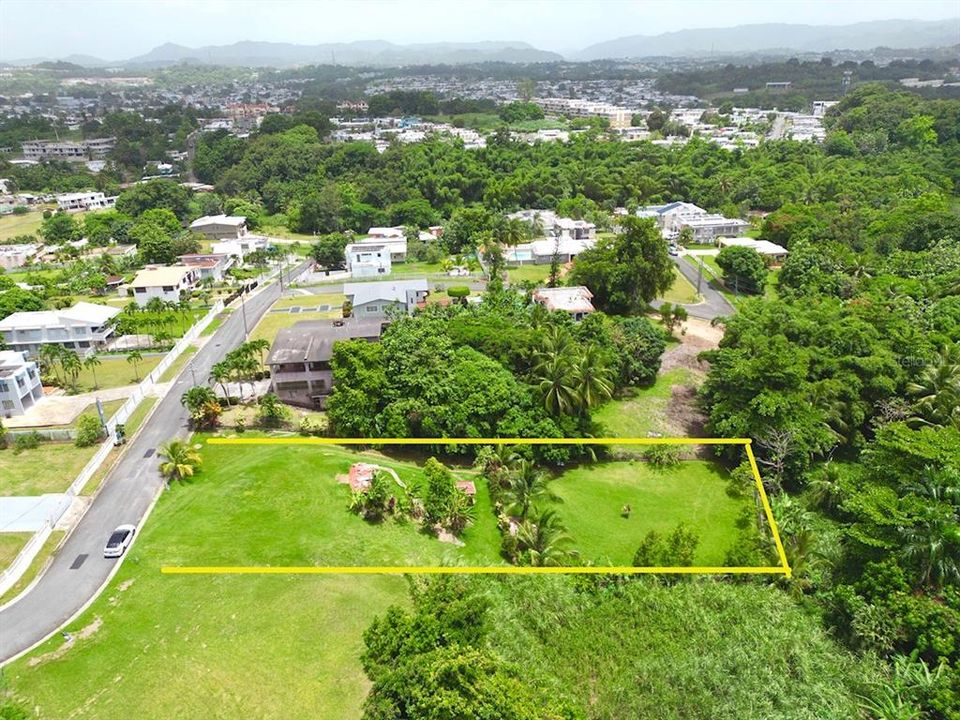 На продажу: $165,000 (0.55 acres)