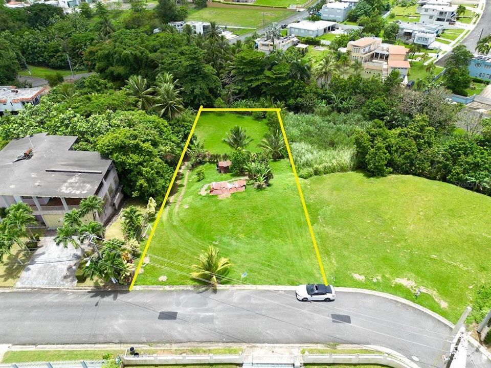 На продажу: $165,000 (0.55 acres)