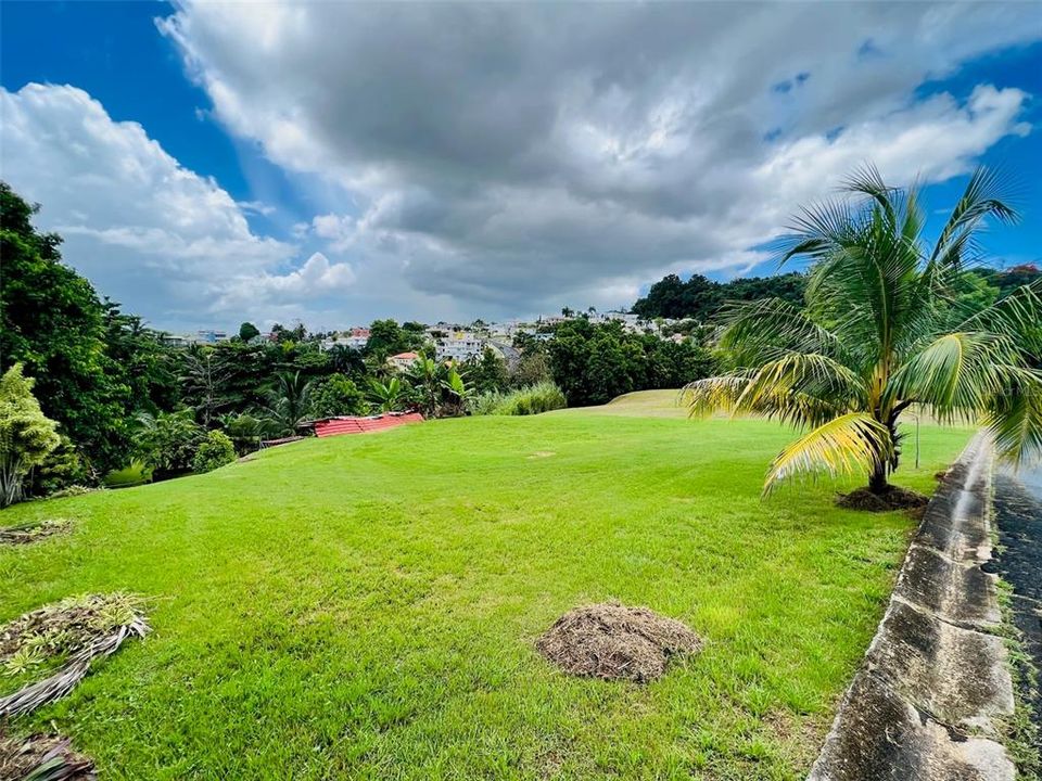 На продажу: $165,000 (0.55 acres)