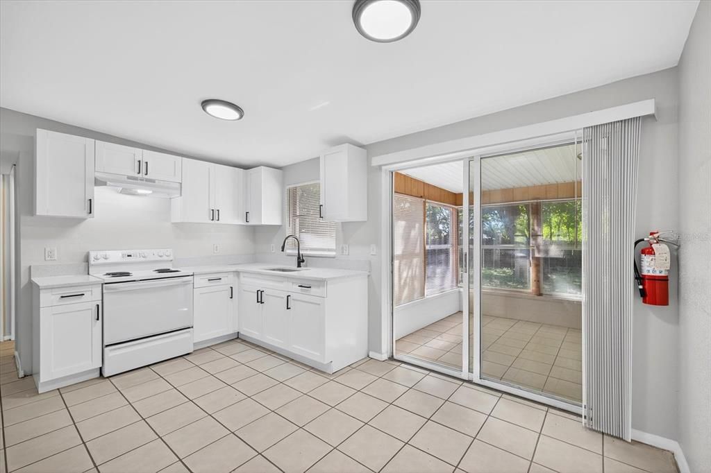 待售: $190,000 (2 贝兹, 1 浴室, 768 平方英尺)