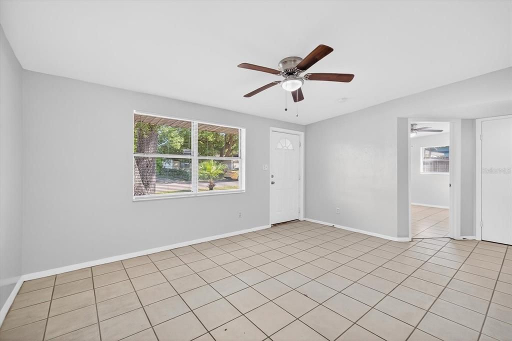 待售: $190,000 (2 贝兹, 1 浴室, 768 平方英尺)