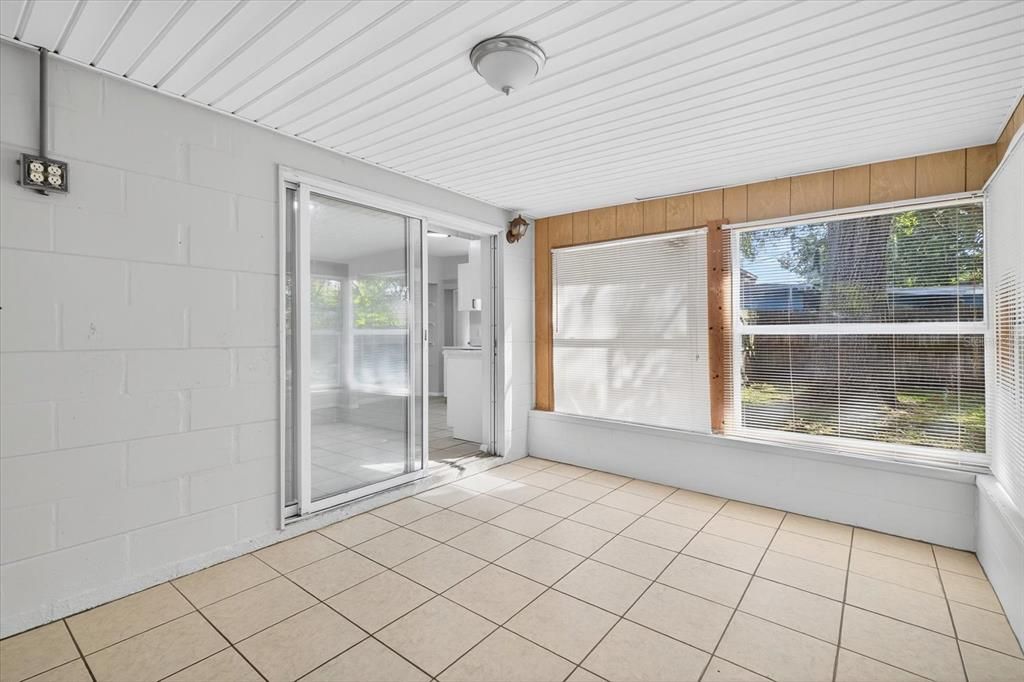 待售: $190,000 (2 贝兹, 1 浴室, 768 平方英尺)