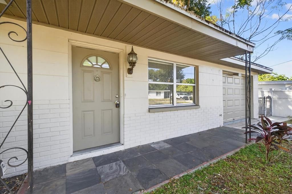 待售: $190,000 (2 贝兹, 1 浴室, 768 平方英尺)