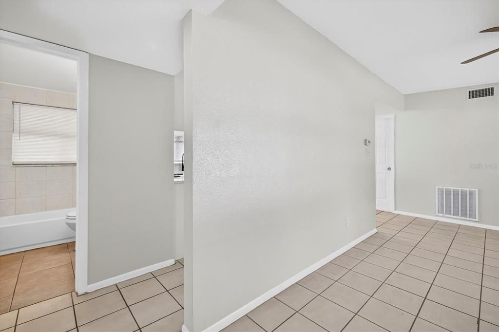 待售: $190,000 (2 贝兹, 1 浴室, 768 平方英尺)