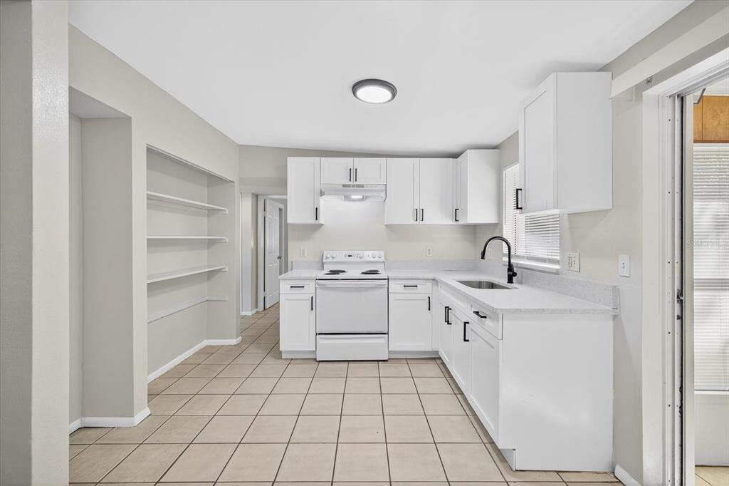 待售: $190,000 (2 贝兹, 1 浴室, 768 平方英尺)